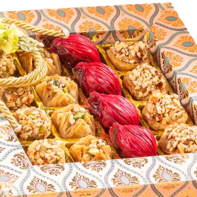 Pluto 16 Pcs Baklawa Hamper - Image 3